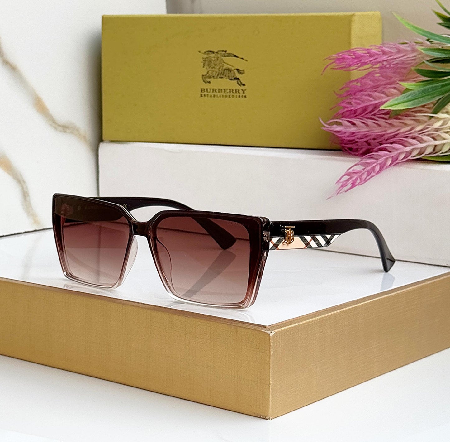 Square Shades with Check Pattern Sunglasses